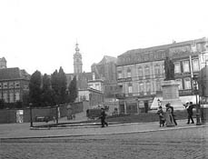 Place Léopold (devant la gare)