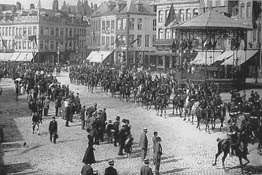 La Garde civique sur la Grand'place, 21.07.1906