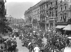 Le 7 septembre 1913, joyeuse entrée du roi Albert Ier et de la reine Elisabeth à Mons