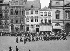 Défilé sur la Grand'place